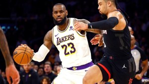 Subastarán icónica camiseta que usó LeBron James