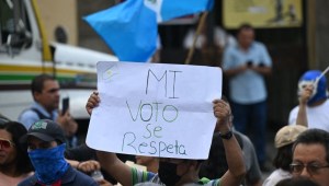 La democracia está en riesgo en Guatemala, dice comisionada de la CIDH