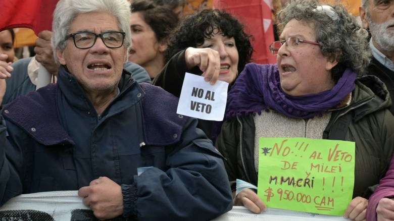 Los jubilados de Argentina, en el centro de los recortes del Gobierno de Javier Milei