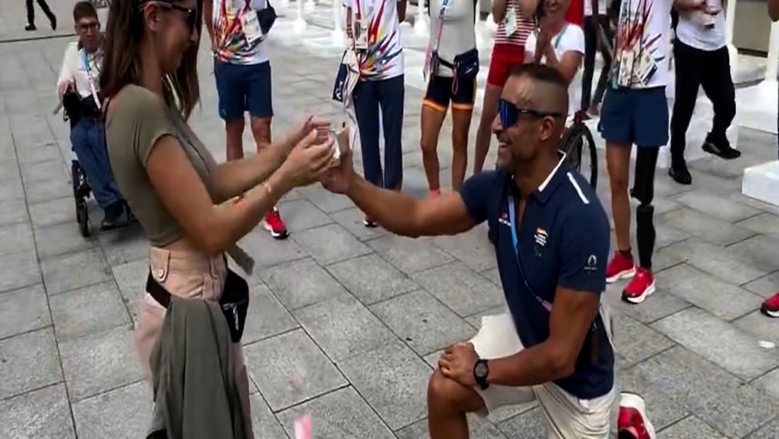 Amor en la Villa Paralímpica de Paris 2024: Lionel Morales, atleta español, pide matrimonio a su novia