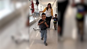 Video muestra a un niño de seis años anunciando su trasplante de corazón