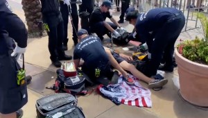 Más de 100 asistentes al mitin de Donald Trump en Glendale, Arizona, fueron tratados por enfermedades relacionadas con el calor el viernes 23 de agosto. (KPNX)