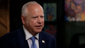 Tim Walz responde a las acusaciones sobre su historial militar